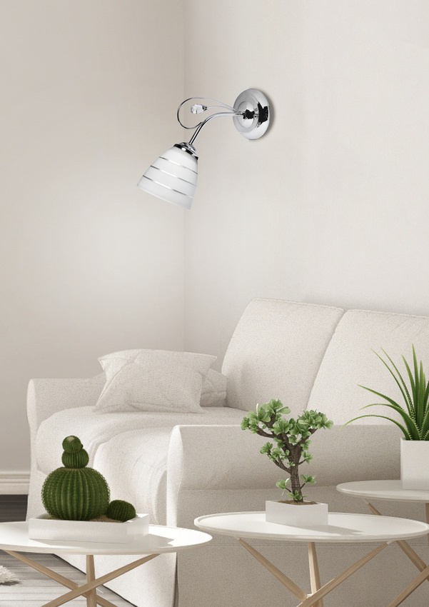 Chrómová nástenná lampa s krištáľovo bielym tienidlom Simpli