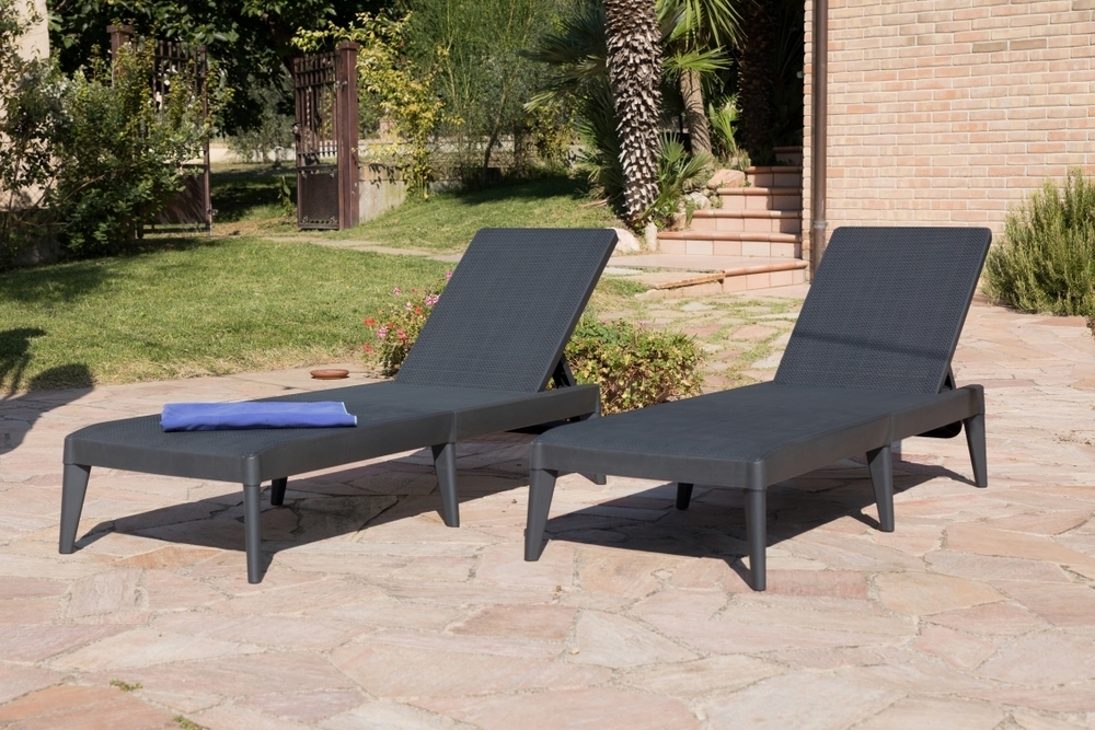 Polohovacie záhradné ležadlo SIROLO Toomax