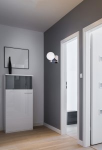 Chrómová nástenná lampa, biela, guľové tienidlo, Oden