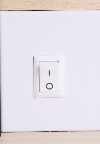 Drevená nástenná lampa + biela s poličkou LED 4000k - POSLEDNÝ KUS