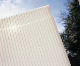 Mléčně bílá (opál)