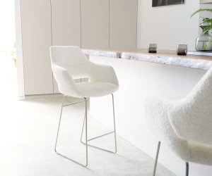 Barová židle Yago-Flex podnož nerezová ocel bouclé taštičkové pružiny
