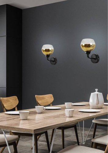 Čierno-zlatá zrkadlová nástenná lampa s tienidlom z tepaného skla Cromina Gold