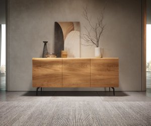Nový Live-Edge 145 cm prírodný dub 3 dvierka šikmá základňa kov čierna