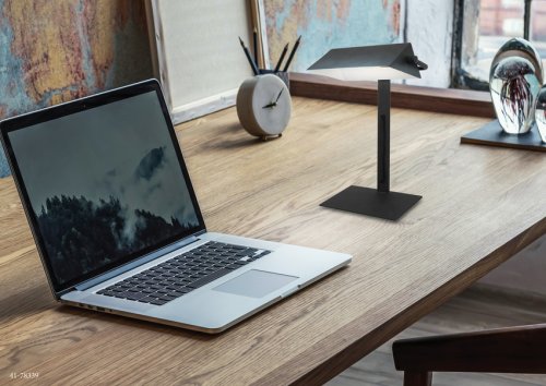 Čierna stolová lampa Bankier