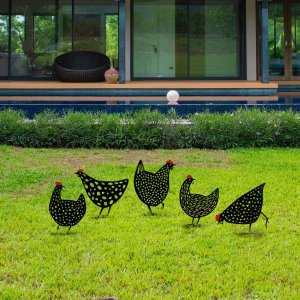 Sada dekorativních kovových doplňků na zahradu Chickens