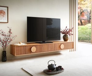 TV stolek Surimu 200x35x25 cm akácie světle hnědá 4 dvířka korkové