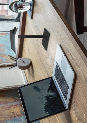 Čierna stolová lampa Bankier