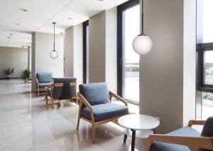 Závesná lampa zlatá/biela guľa 15cm Glasgow Ledea