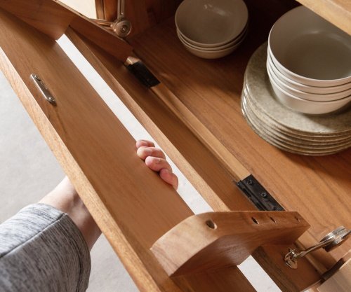 Komoda Eloi 240x40 cm přírodní akácie 2 dvířka 6 zásuvek podnož ve