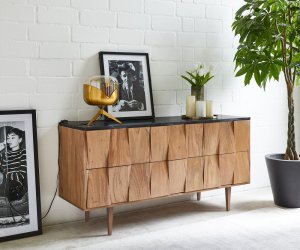 Komoda Shia 145 cm přírodní akácie mramor černá 3 dvířka 6 přihrádek