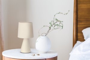 SATTI béžová keramická stolní lampa se stínidlem E14 1x40W klasická elegantní dekorativní do obývacího pokoje, ložnice, kanceláře