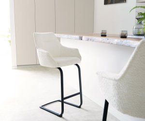 Barová stolička Alja-Flex konzolová základňa plochý kov čierna bouclé