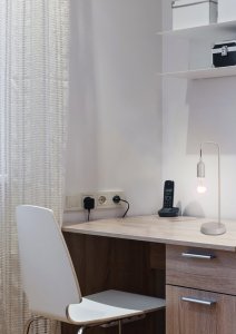 Laren Ledea sivá kovová stolná lampa