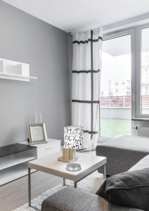 Bílá stolní lampa Emily