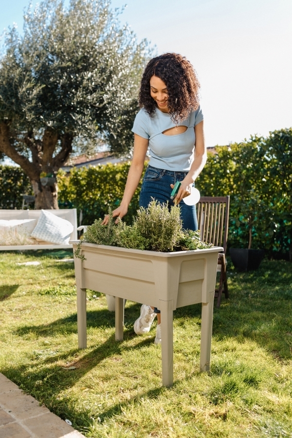 Vyvýšený květináč NIAGARA Rojaplast Světle šedá Obrázek
