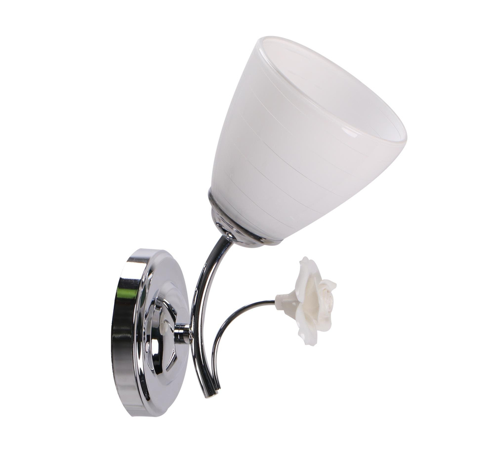 Jednoduchá biela chrómová nástenná lampa Ariam