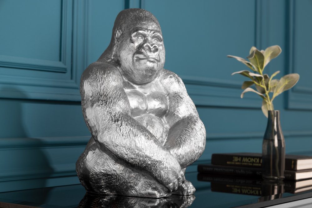 Levně Dekorační socha gorila ZHAM Dekorhome Stříbrná