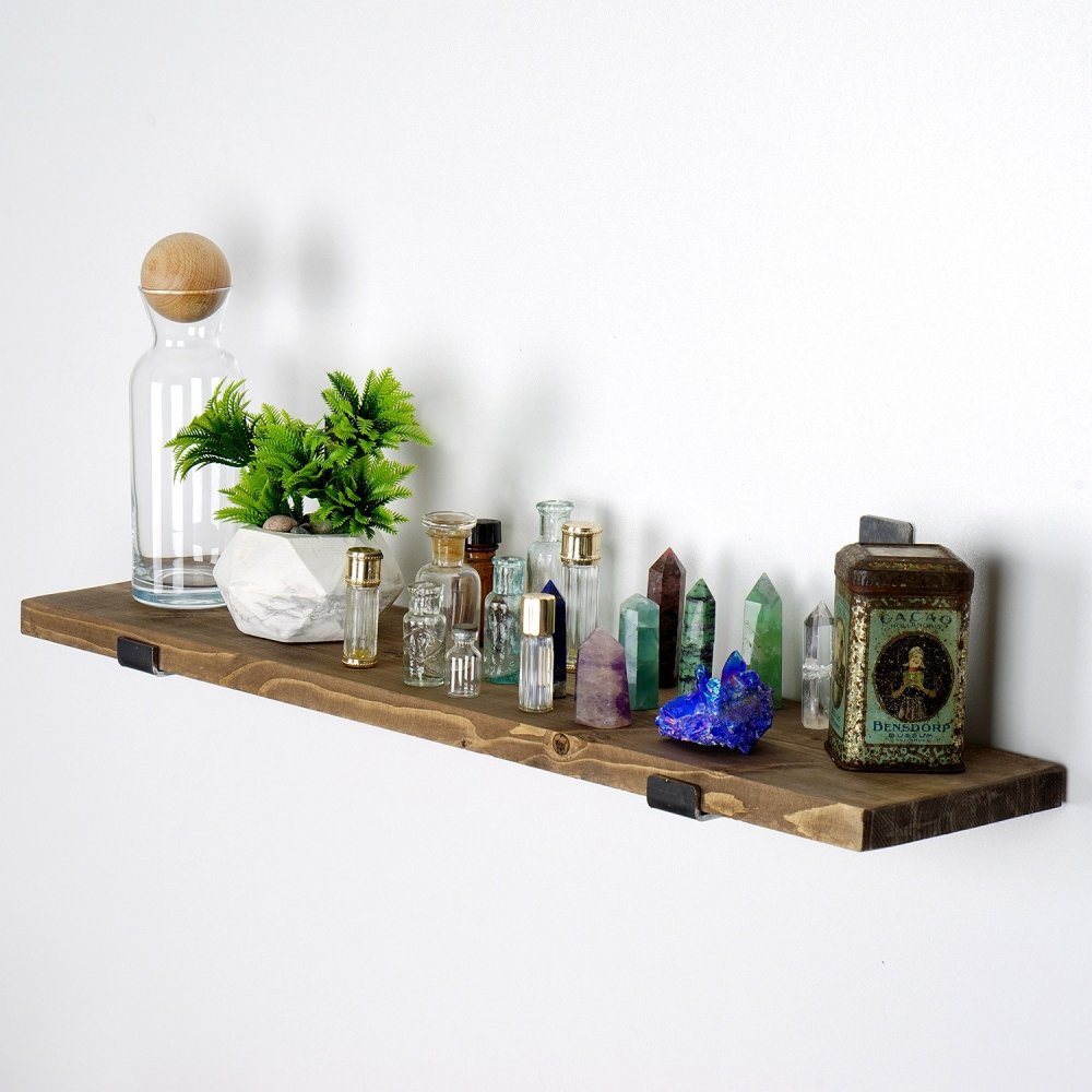 Dekoratívna drevená nástenná polica Lam010