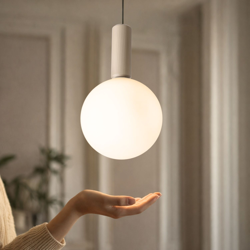 Levně Lampa wisząca Testa kula szklana beżowa z białym kloszem 1x10W G9