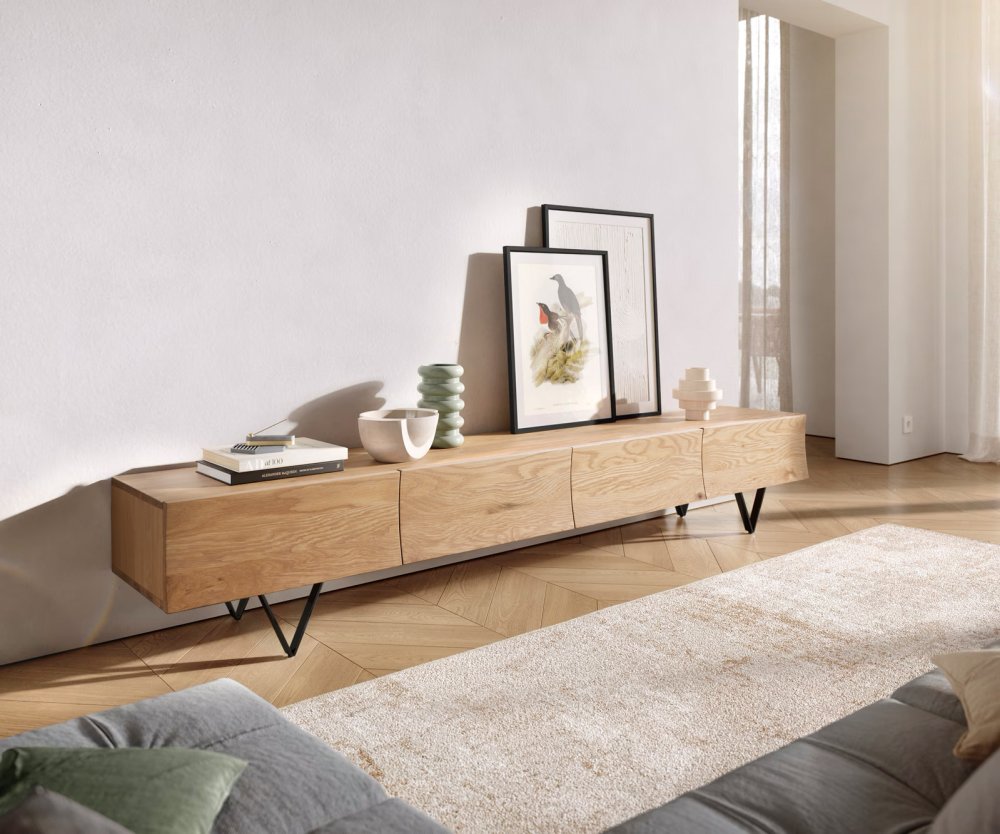 TV stolík Wyatt 220 cm prírodný dub 4 zásuvky podstavec v tvare V kov
